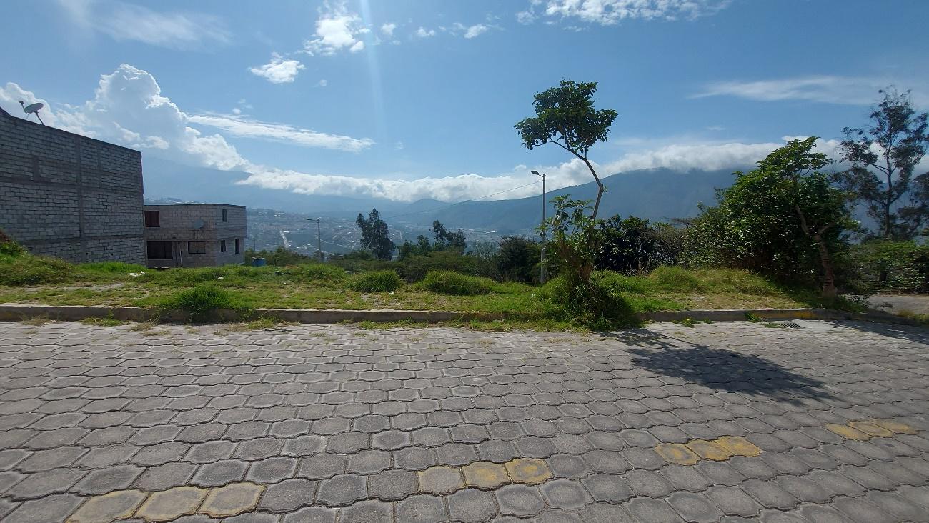 Vista del lote y entorno